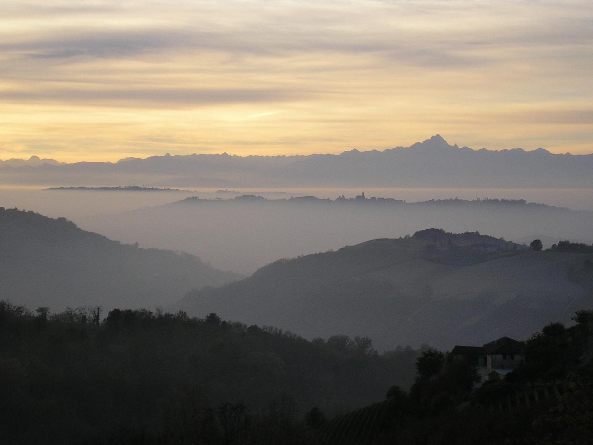 Casa Branzele Bed & Breakfast Trezzo Tinella Exterior photo