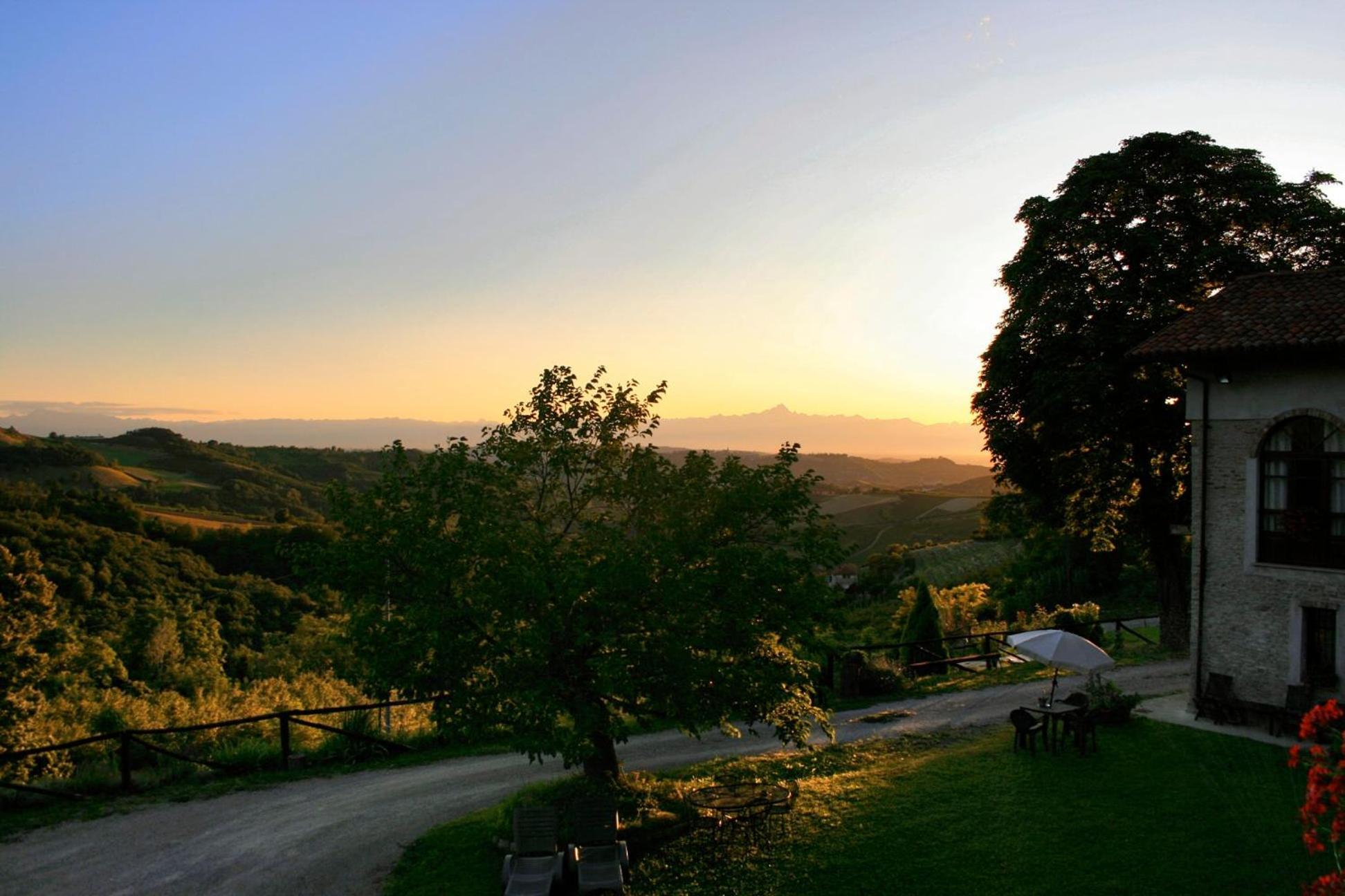 Casa Branzele Bed & Breakfast Trezzo Tinella Exterior photo