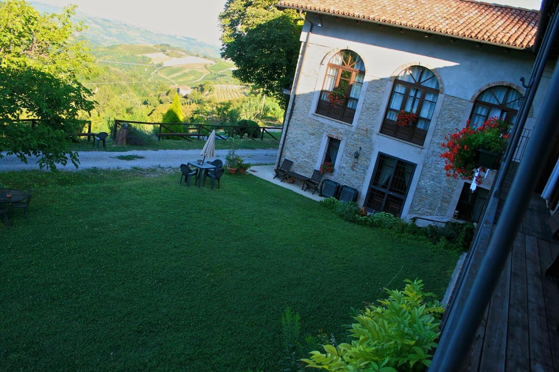 Casa Branzele Bed & Breakfast Trezzo Tinella Exterior photo